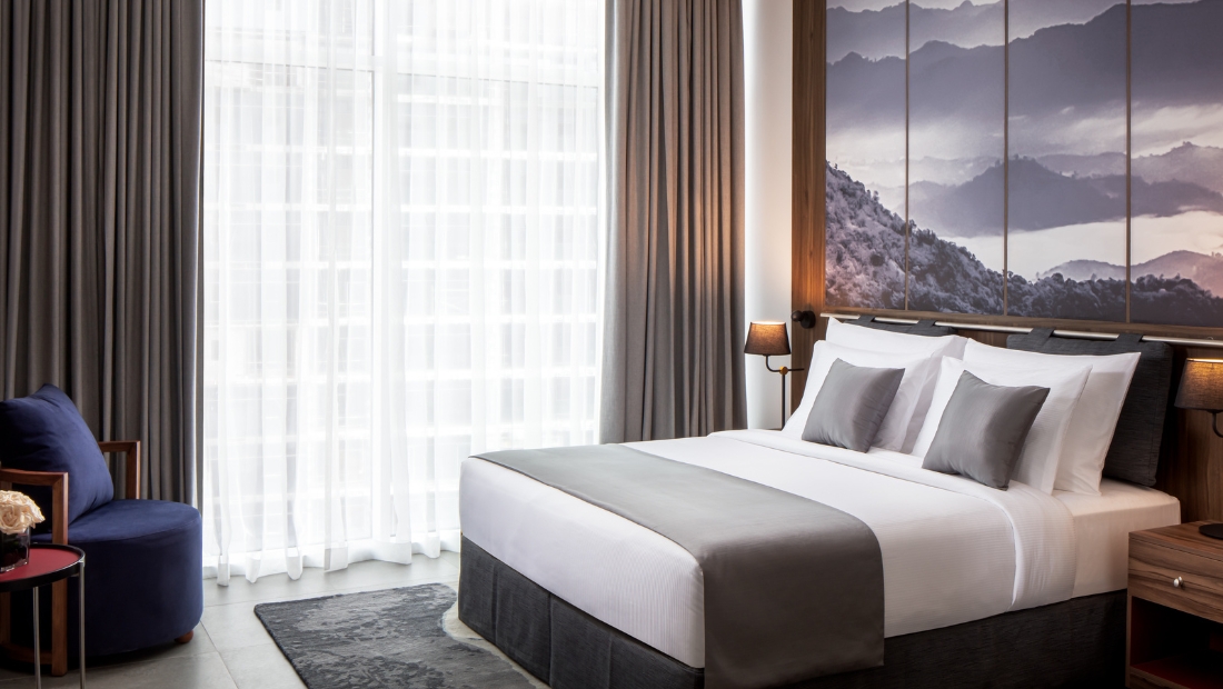 Sky Bay Corner Suite